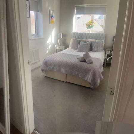 Luxury Riverside 2 Bedroomed Apartment With Balcony نيوبورت المظهر الخارجي الصورة