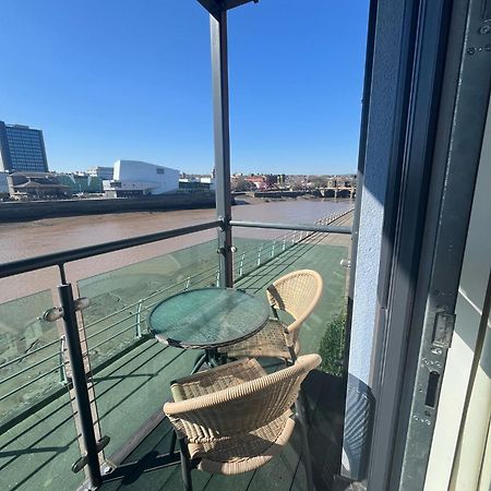 Luxury Riverside 2 Bedroomed Apartment With Balcony نيوبورت المظهر الخارجي الصورة