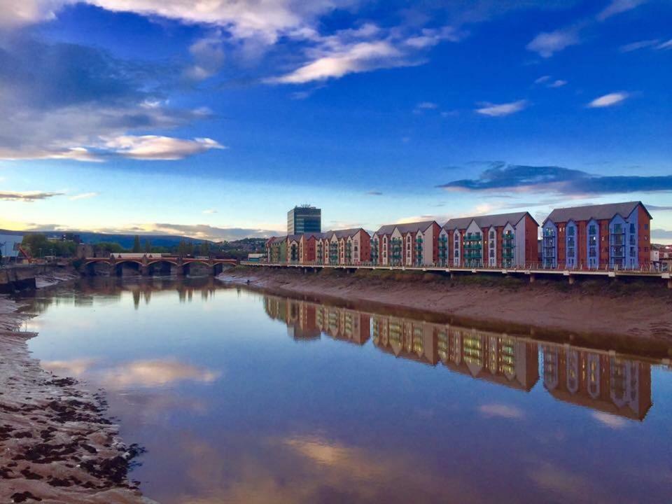 Luxury Riverside 2 Bedroomed Apartment With Balcony نيوبورت المظهر الخارجي الصورة